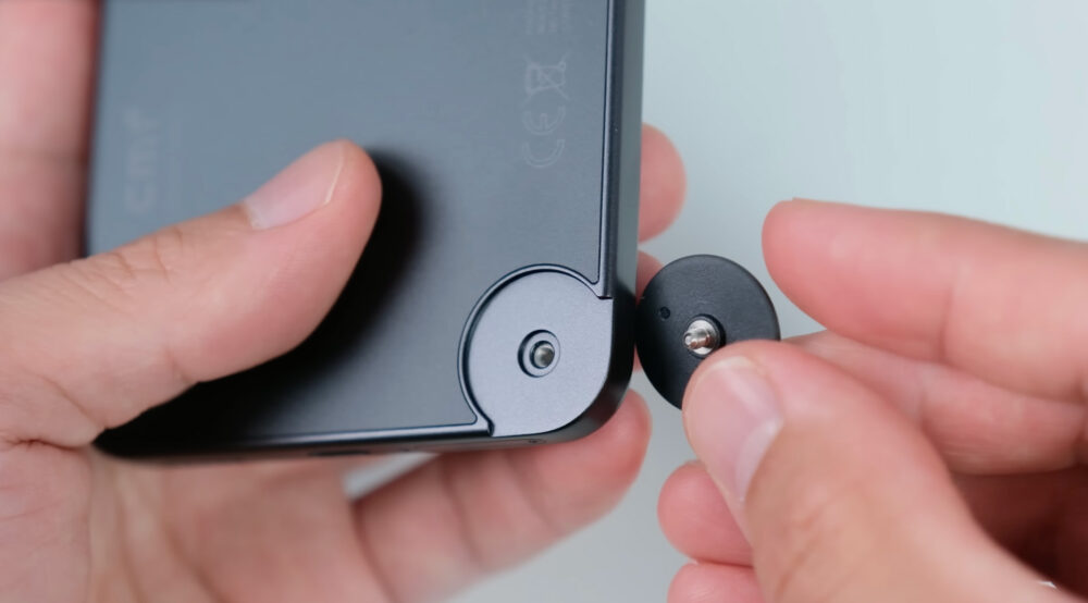 CMF Phone 2 Proの工具入らずのネジ