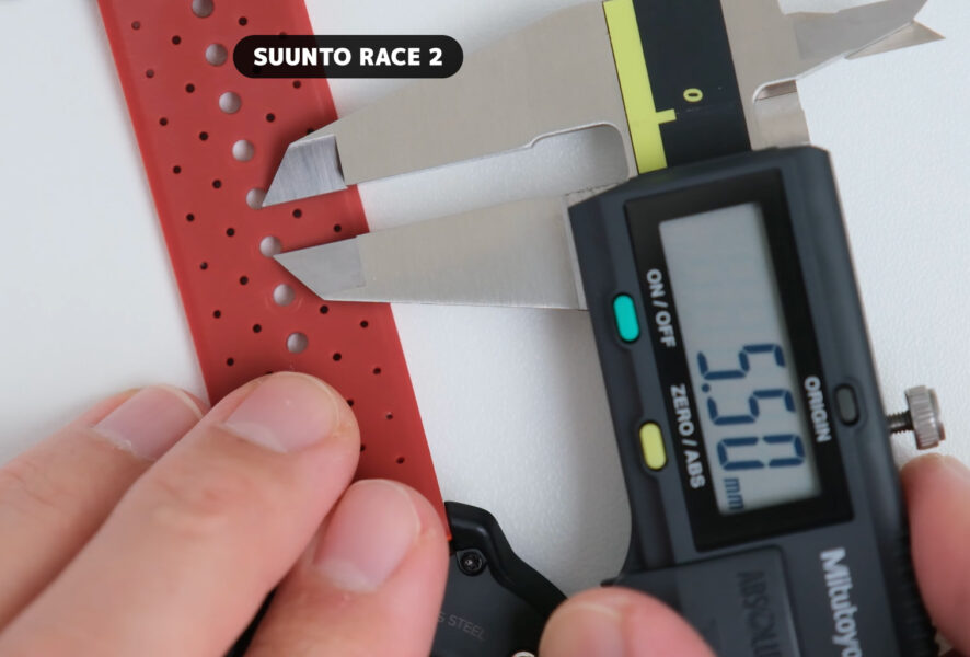 SUUNTO_VERTICAL2のバンドの穴ピッチ